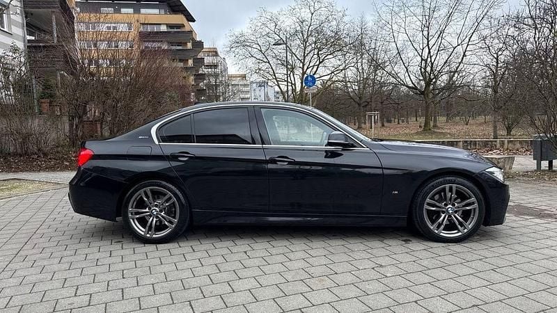 Gebraucht BMW 330e iPerformance 184 PS (135 kW) 2017 Schwarz Limousine