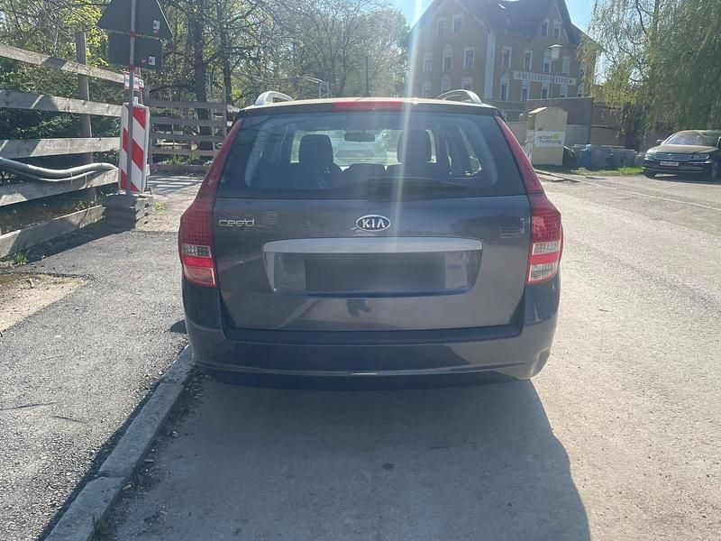 Second-hand Kia Ceed 109 CP (80 kW) 2010 Negru Hatchback