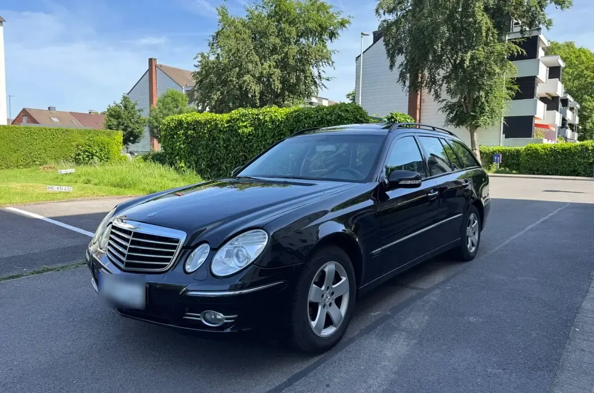 Gebraucht Mercedes E200 Elegance 136 PS (100 kW) 2009 Schwarz Kombi