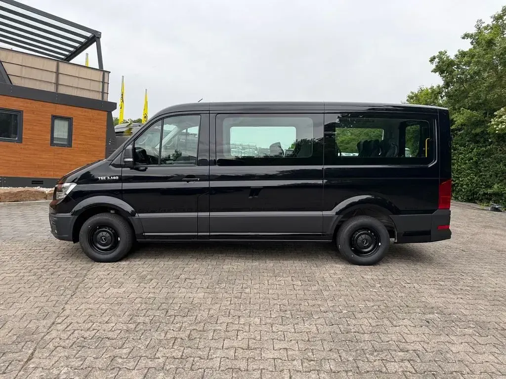 Neu MAN TGE 140 PS (102 kW) 2026 Schwarz Van