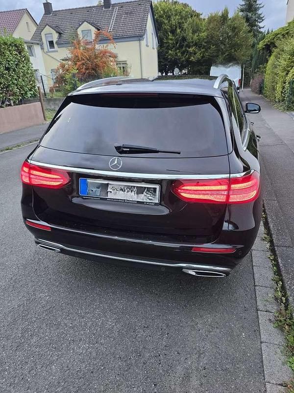 Gebraucht Mercedes E220 Avantgarde 194 PS (142 kW) 2017 Schwarz Kombi