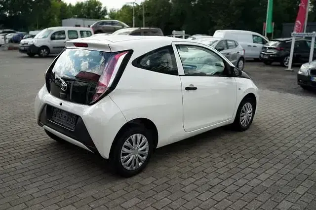 Gebraucht Toyota Aygo 69 PS (50 kW) 2018 Weiß Kleinwagen
