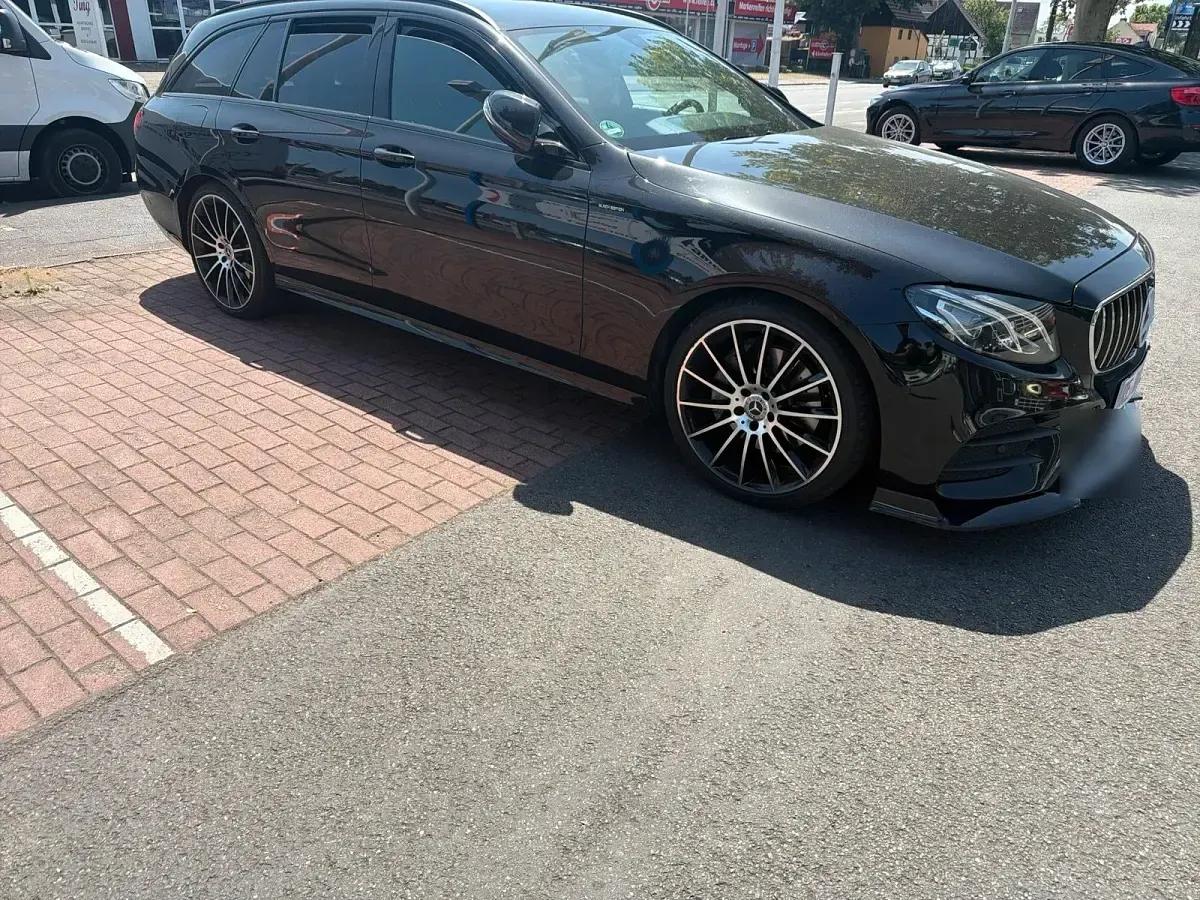 Gebraucht Mercedes E220 AMG line 194 PS (142 kW) 2019 Schwarz Kombi