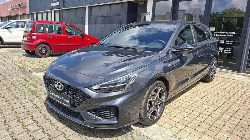 Grau Gebraucht 2023 Hyundai i30 N Line Limousine | 21.690 € (Teuer) - Bild 1/4