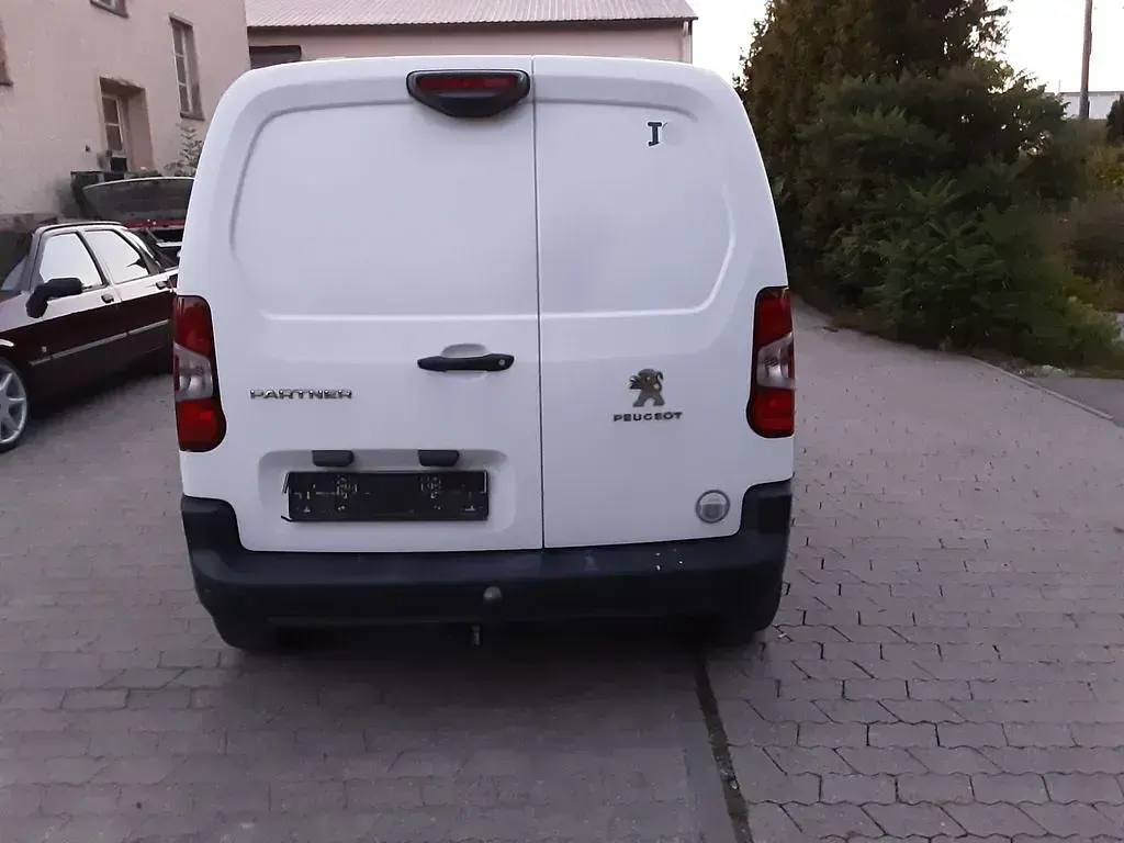 Gebraucht Peugeot Partner 110 PS (80 kW) 2020 Weiß Van / Kleinbus