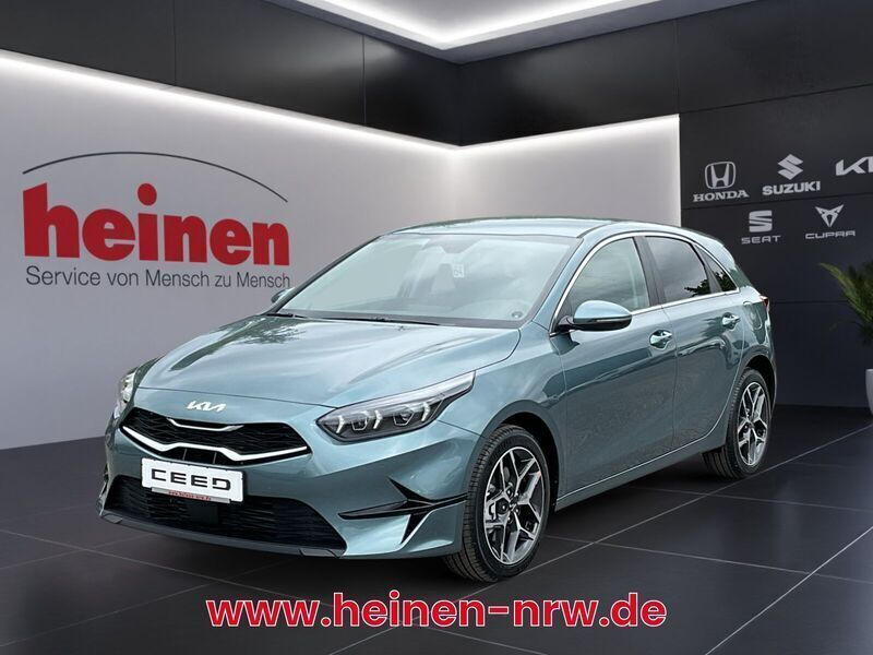 Grau Neu 2025 Kia Ceed Style Limousine | 26.780 € (Guter Preis) - Bild 1/4