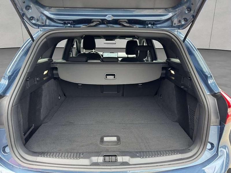 Gebraucht Ford Focus ST-Line X 125 PS (91 kW) 2023 Chroma blau metallic Kombi