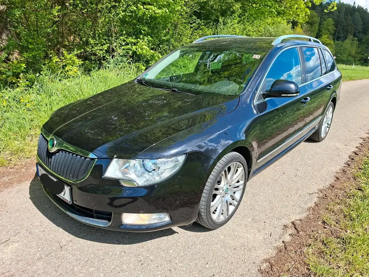 Używany Skoda Superb Elegance 170 KM (125 kW) 2012 Czarny Kombi