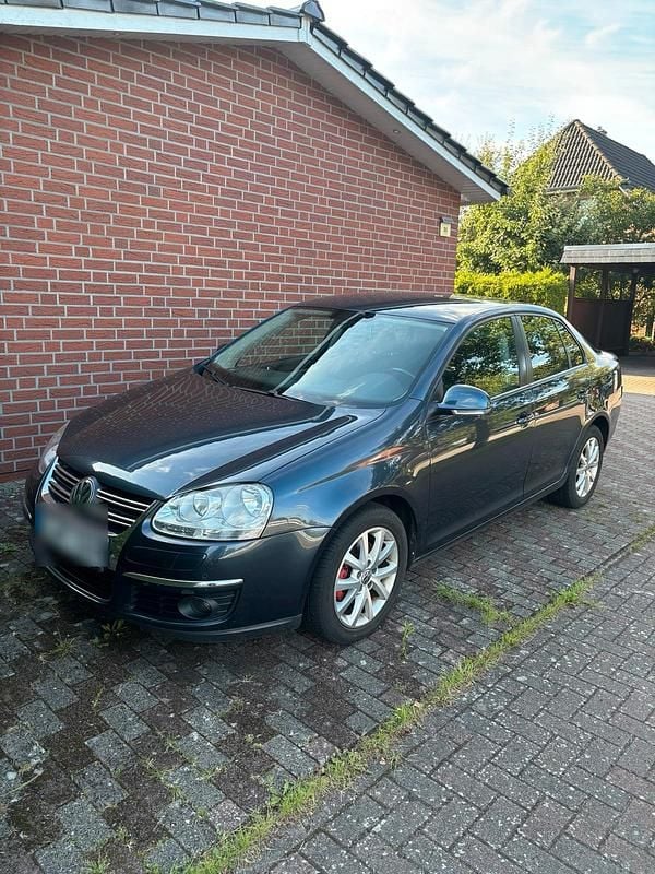 Gebraucht VW Jetta 140 PS (102 kW) 2010 Blau Limousine