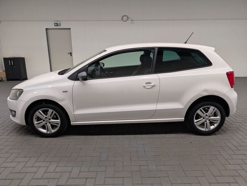 Gebraucht VW Polo Match 69 PS (50 kW) 2012 Weiß (candyweiß) Kleinwagen