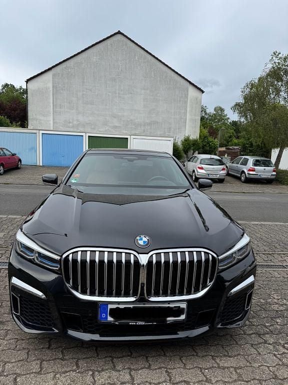Orange Gebraucht 2021 BMW 740 M Sport Limousine | 53.900 € (Fairer Preis) - Bild 1/4