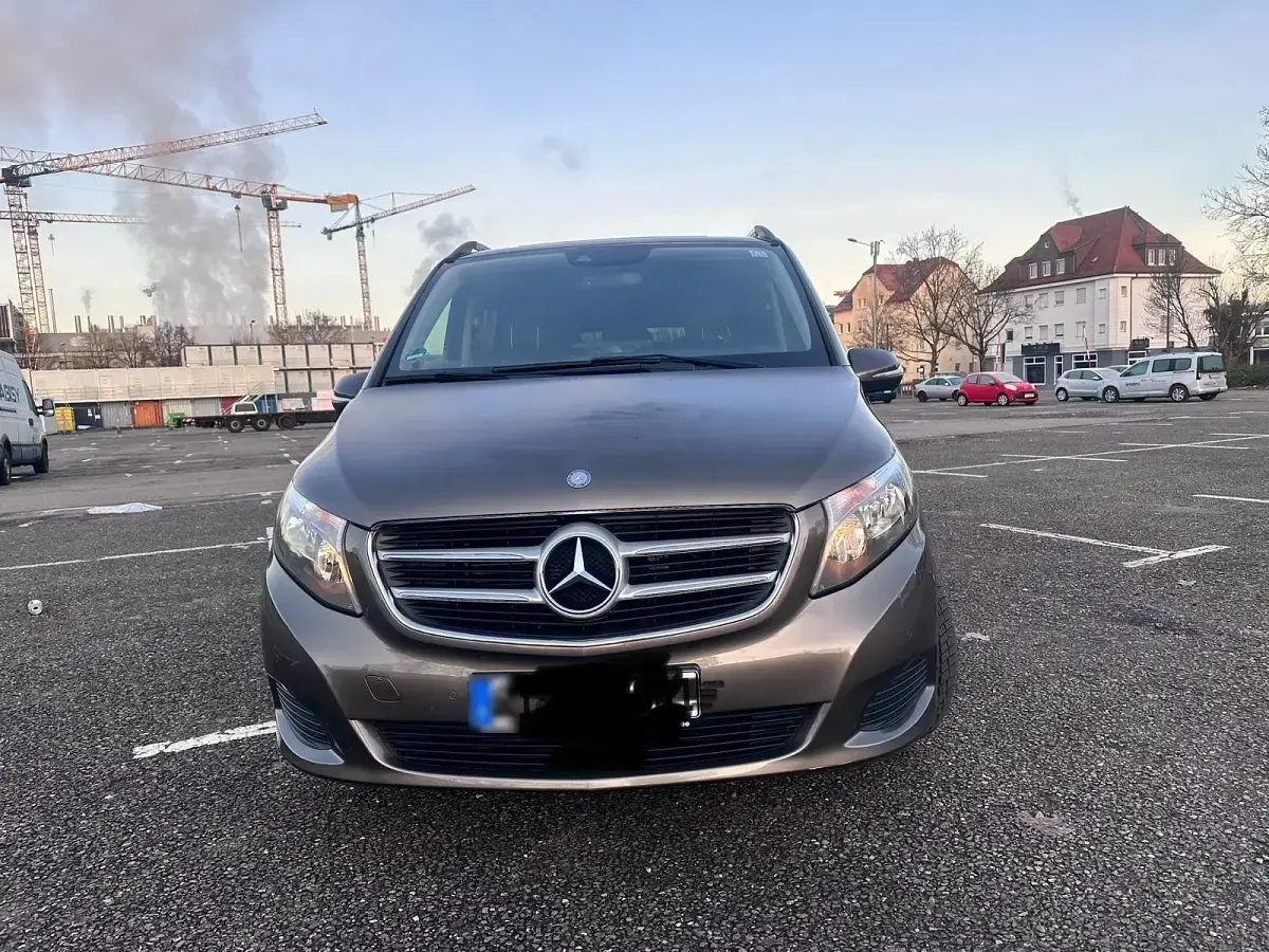 Gebraucht Mercedes V250 Avantgarde 190 PS (139 kW) 2015 Braun Van / Kleinbus