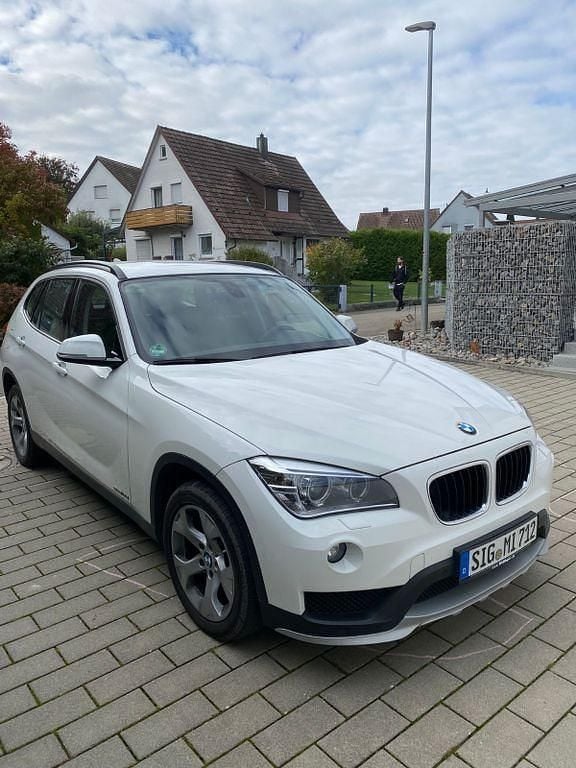 Weiß Gebraucht 2015 BMW X1 Sport Line SUV | 11.100 € (Guter Preis) - Bild 1/4