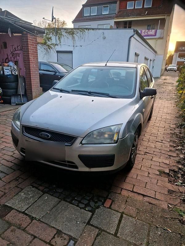 Usata Ford Focus 108 CV (79 kW) 2005 Argento Berlina