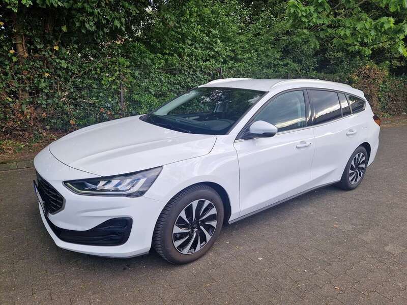 Weiß Gebraucht 2024 Ford Focus Titanium Kombi | 21.800 € (Superpreis) - Bild 1/4