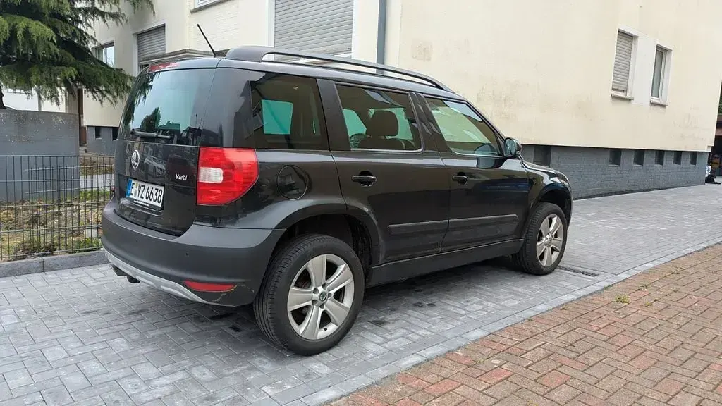 Gebraucht Skoda Yeti Ambition 105 PS (77 kW) 2013 Schwarz SUV