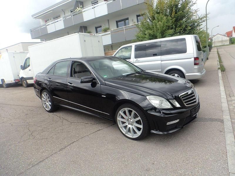Gebraucht Mercedes E220 170 PS (125 kW) 2012 Schwarz Limousine