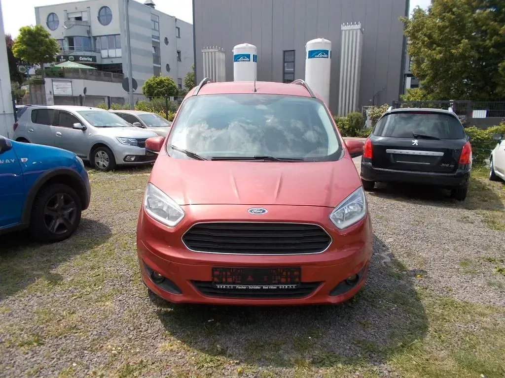 Gebraucht Ford Tourneo Courier Titanium 101 PS (74 kW) 2017 Rot Van / Kleinbus