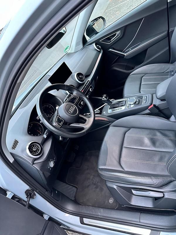 Gebraucht Audi Q2 Design 150 PS (110 kW) 2021 Grau SUV