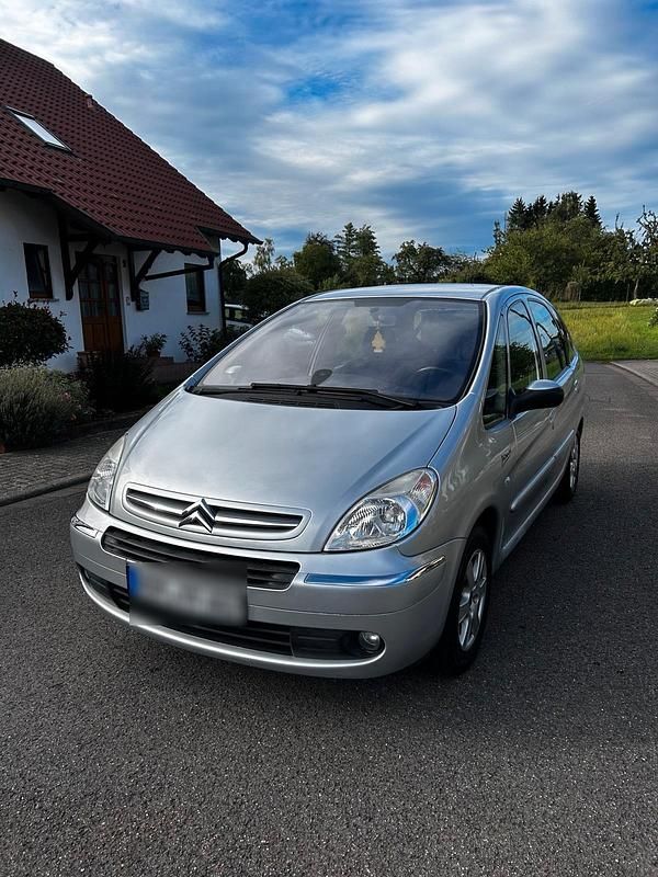 Silber Gebraucht 2007 Citroën Xsara Picasso Van / Kleinbus | 2.500 € - Bild 1/4