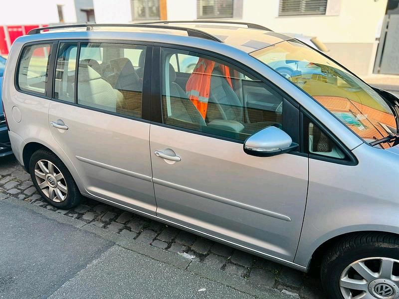 Gebraucht VW Touran 140 PS (102 kW) 2010 Grau Van / Kleinbus