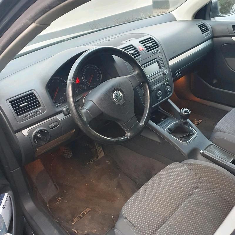 Gebraucht VW Jetta Comfortline 150 PS (110 kW) 2006 Rot Limousine