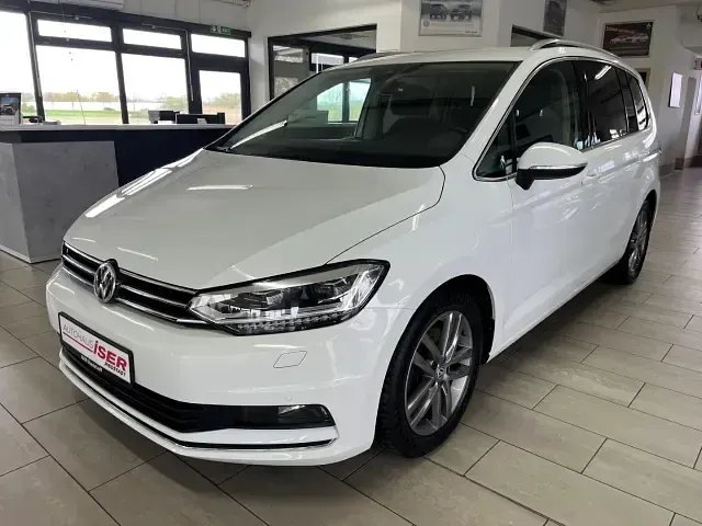 Gebraucht VW Touran Highline 190 PS (139 kW) 2019 Weiss Van / Kleinbus