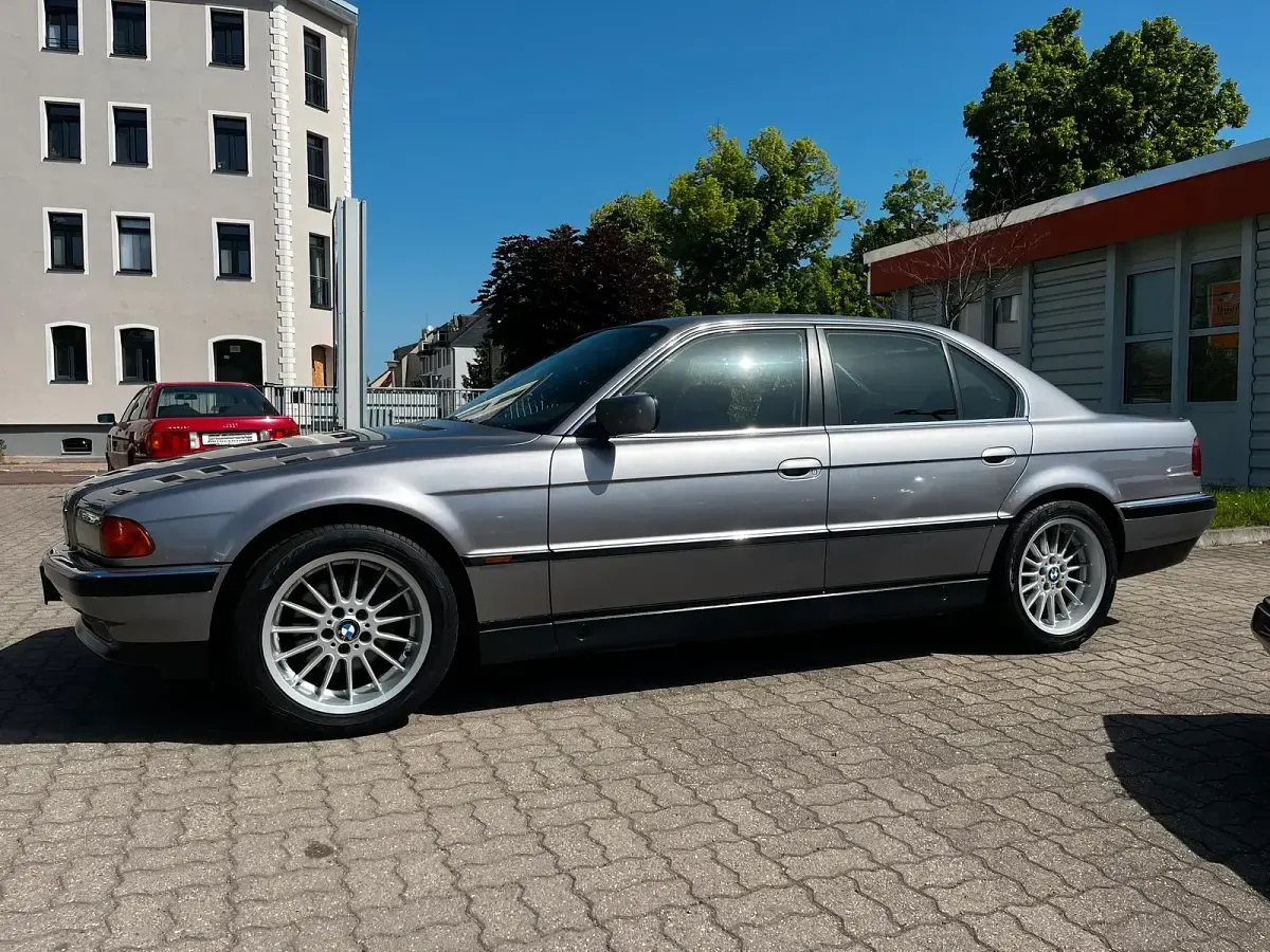 Gebraucht BMW 730 218 PS (160 kW) 1995 Violet Limousine