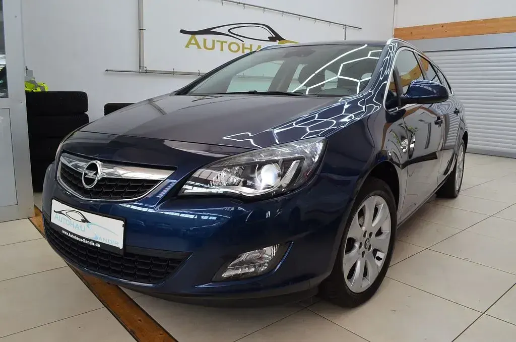 Gebraucht Opel Astra Innovation 140 PS (102 kW) 2011 Blau Limousine