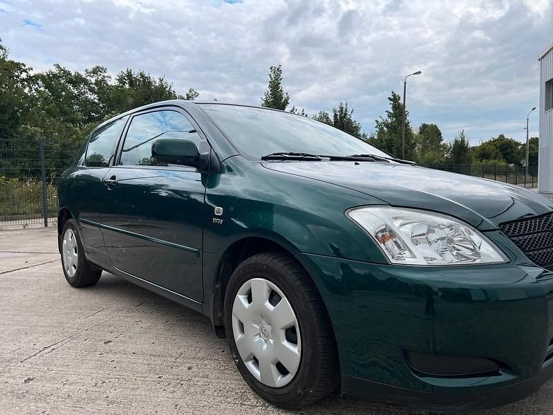 Grün Gebraucht 2002 Toyota Corolla Limousine | 2.990 € (Fairer Preis) - Bild 1/4