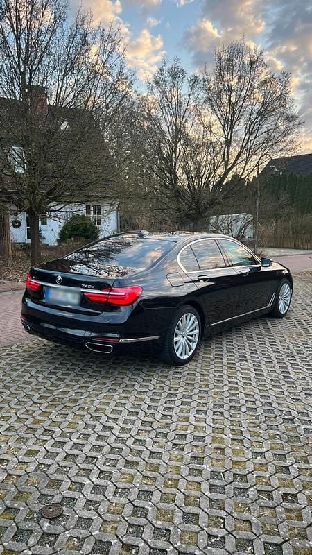 Second-hand BMW 740 320 CP (235 kW) 2016 Negru Berlinǎ