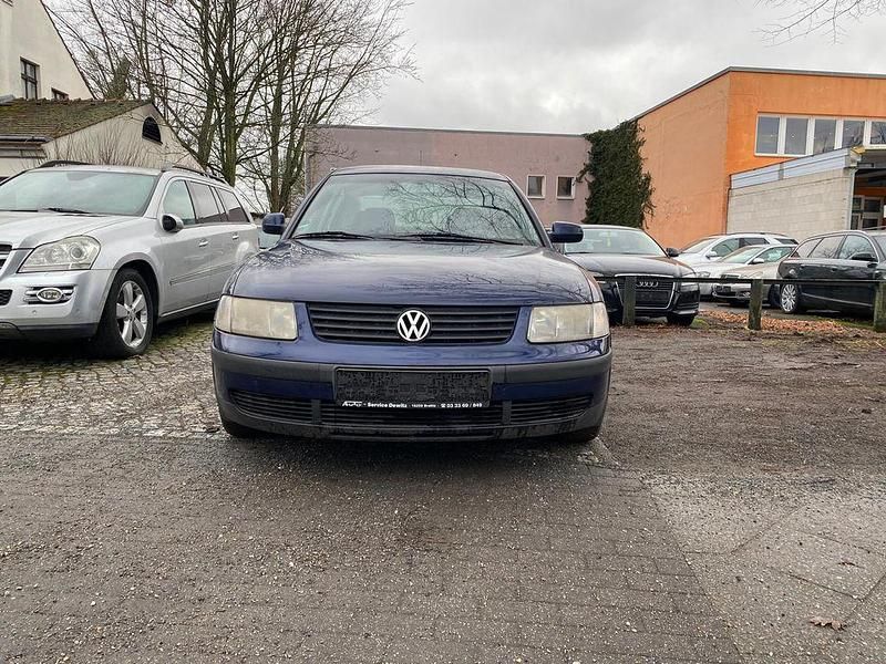 Gebraucht VW Passat Comfortline 102 PS (75 kW) 2002 Blau Limousine