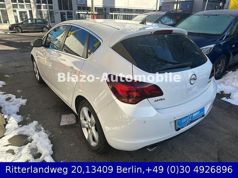 Gebraucht Opel Astra Sport 140 PS (102 kW) 2012 Weiß Limousine