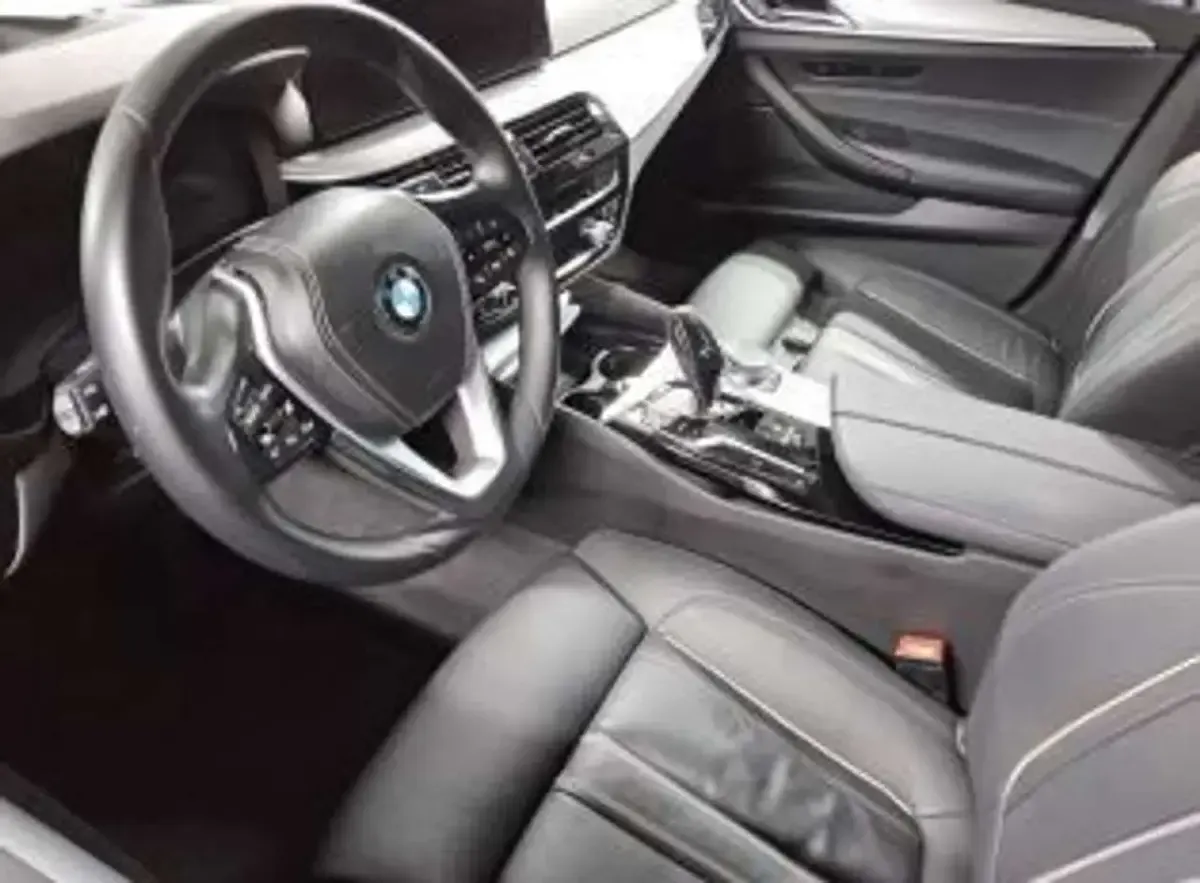 Używany BMW 520 190 KM (139 kW) 2023 Niebieski Sedan/Limuzyna