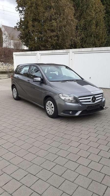 Gebraucht Mercedes 180 109 PS (80 kW) 2013 Grau Limousine