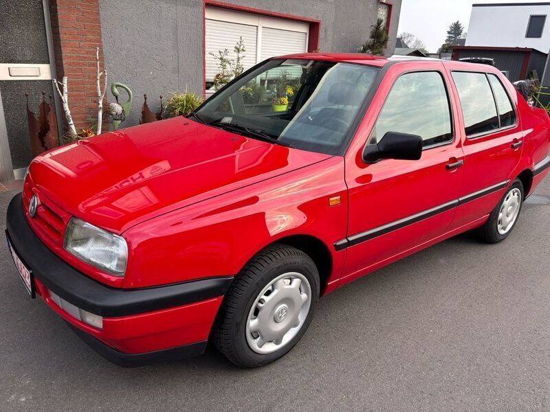 Rot Gebraucht 1994 VW Vento Limousine | 4.500 € - Bild 1/4