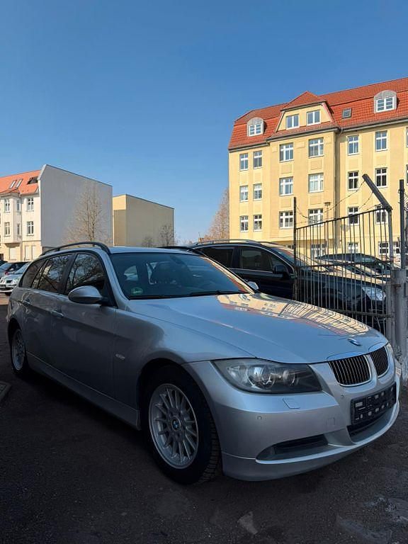 Gebraucht BMW 320 Advantage 177 PS (130 kW) 2007 Silber Kombi