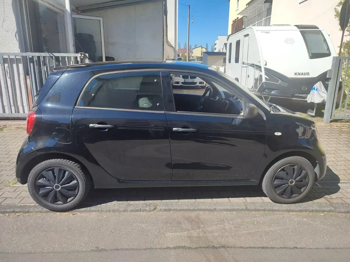 Używany Smart ForFour 71 KM (52 kW) 2018 Czarny Hatchback