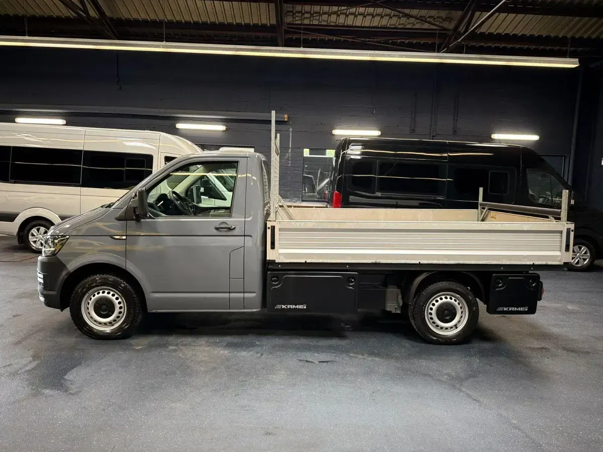 Gebraucht VW Transporter 150 PS (110 kW) 2018 Grau Van