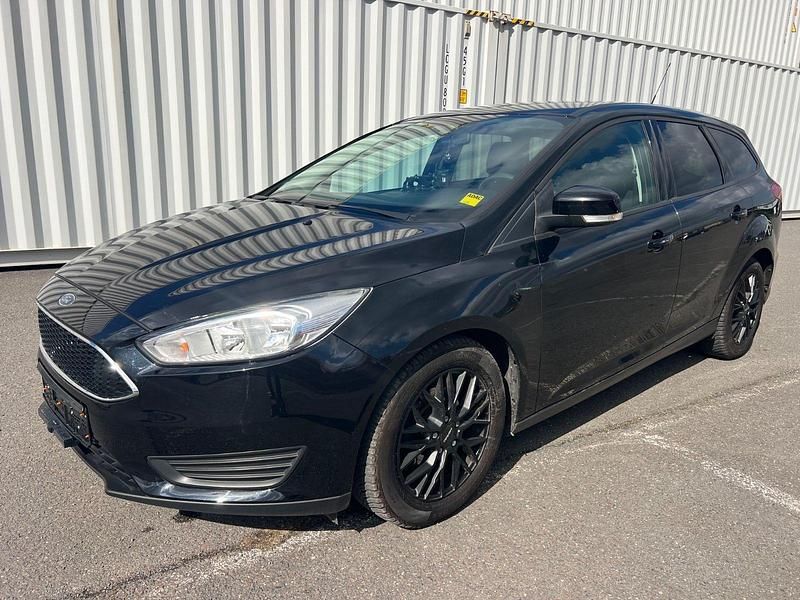 Gebraucht Ford Focus Trend 125 PS (91 kW) 2015 Schwarz Kombi