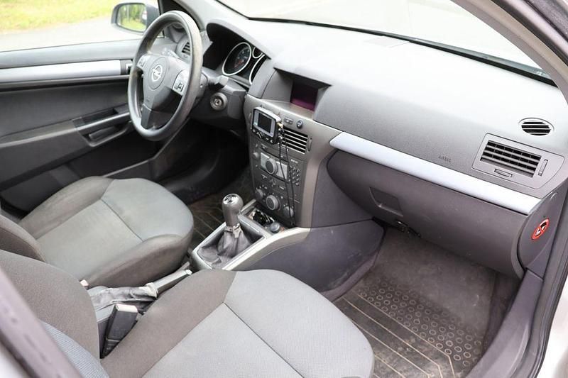 Gebraucht Opel Astra Edition 80 PS (58 kW) 2005 Silber Kombi