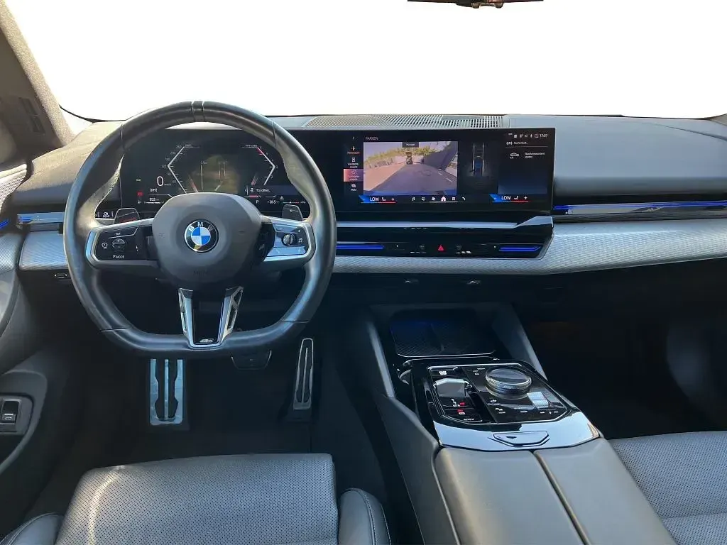 Gebraucht BMW 520 M Sport 197 PS (144 kW) 2024 Grau Limousine