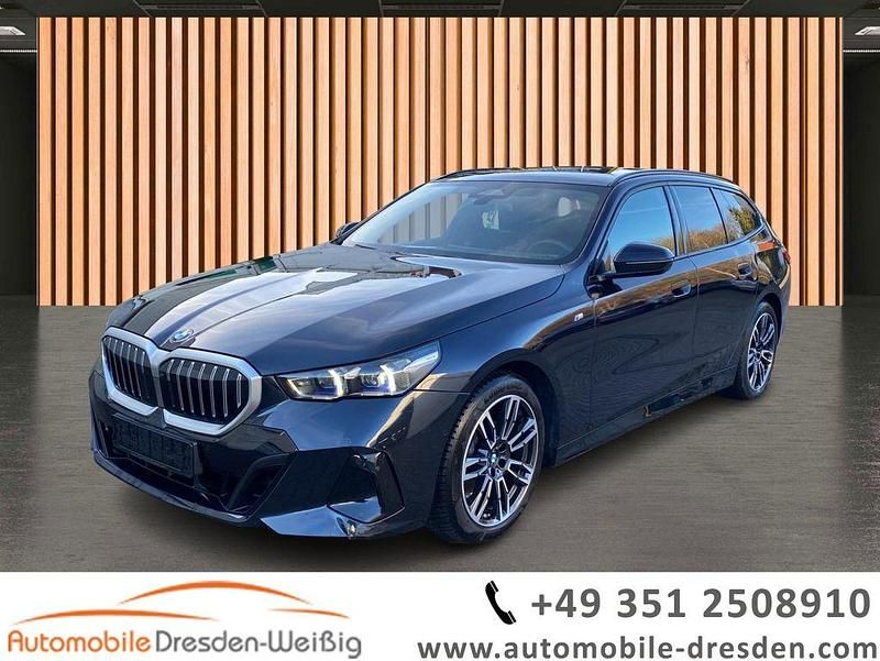 Schwarz Gebraucht 2025 BMW 520 M Sport Kombi | 49.980 € (Guter Preis) - Bild 1/4