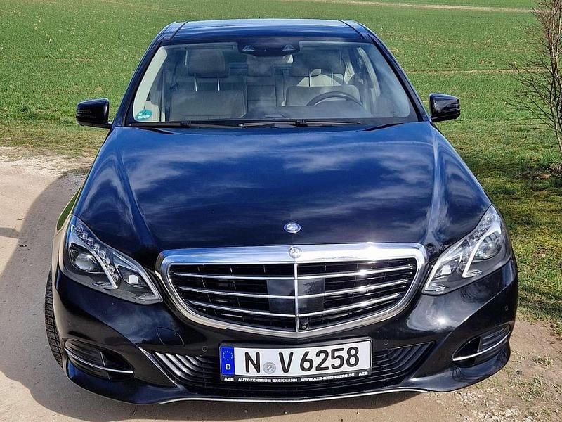 Schwarz Gebraucht 2013 Mercedes E350 Elegance Limousine | 17.499 € (Guter Preis) - Bild 1/4