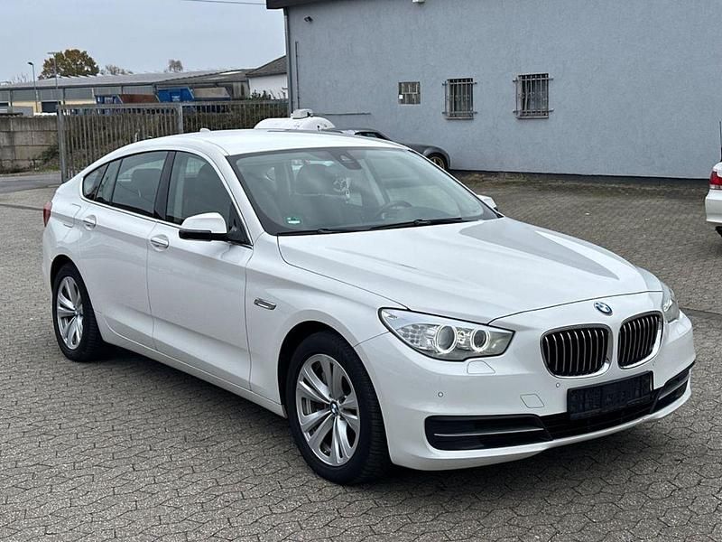 Weiß Gebraucht 2015 BMW 530 Gran Turismo Performance Limousine | 15.950 € (Fairer Preis) - Bild 1/4