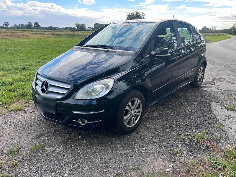 Schwarz Gebraucht 2010 Mercedes B160 Van / Kleinbus | 1.850 € - Bild 1/4