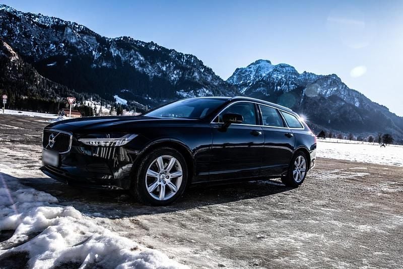 Second-hand Volvo V90 150 CP (110 kW) 2018 Negru Break