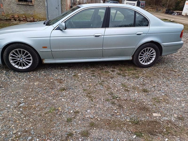 Gebraucht BMW 525 136 PS (100 kW) 2002 Silber Limousine