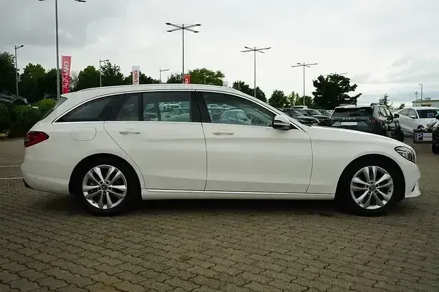Gebraucht Mercedes C200 Avantgarde 197 PS (144 kW) 2019 Weiß Kombi