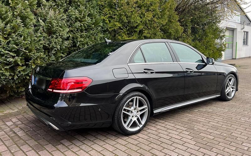 Gebraucht Mercedes E250 AMG line 204 PS (150 kW) 2015 Schwarz Limousine